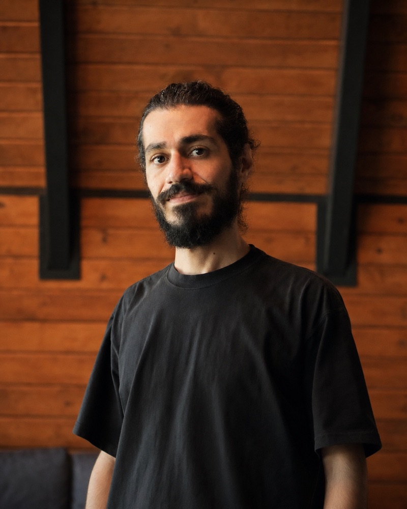 Reza Siavashi, oprichter van Studio 053, in zijn studio in Enschede